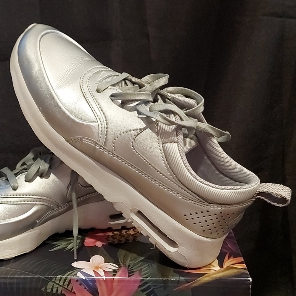 Womens Nike Silver Thea Max 7.5